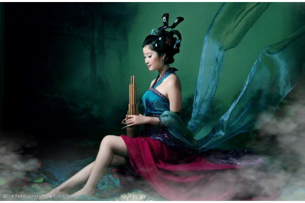 Lin Xuan patted Sebrina on the back and answered, Sister Sebrina, I finally beat you. Am I beautiful today?